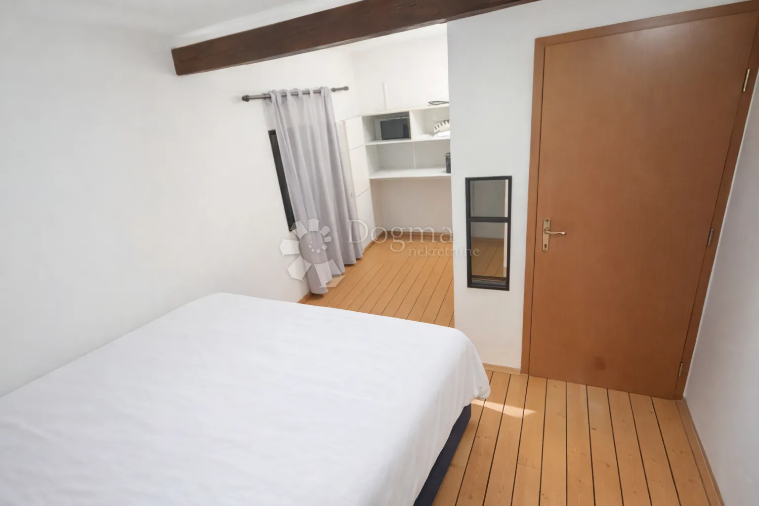 glavani – kuća p+1+potkrovlje + kamena kućica, useljivo, 181.000 € - slika 7