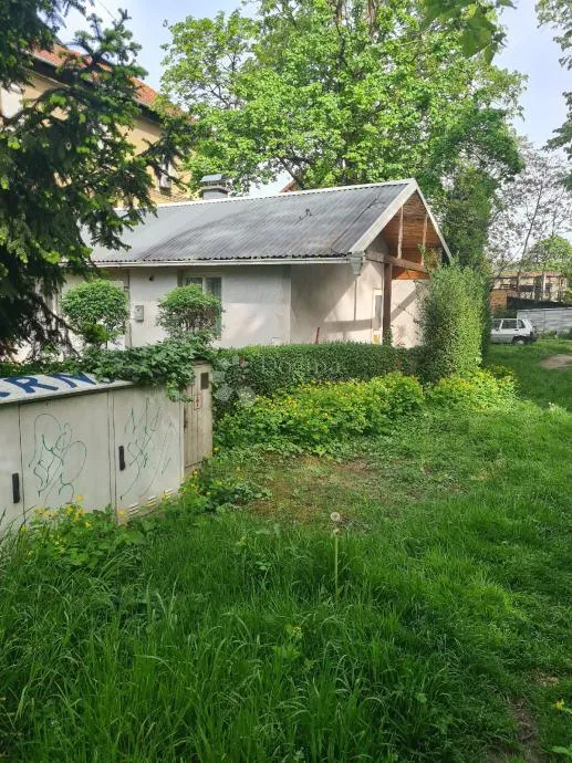 kuća s potencijalom u trnju! - slika 1