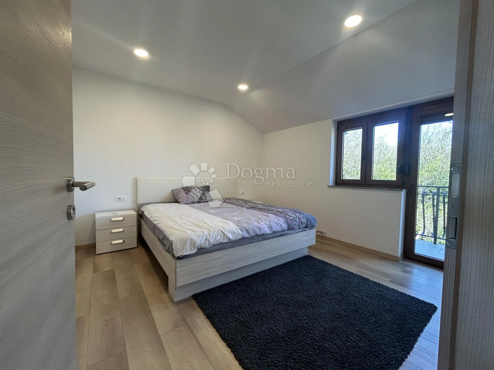 srdoči – 3s+db, etaža kuće, pogled more, balkon - slika 8
