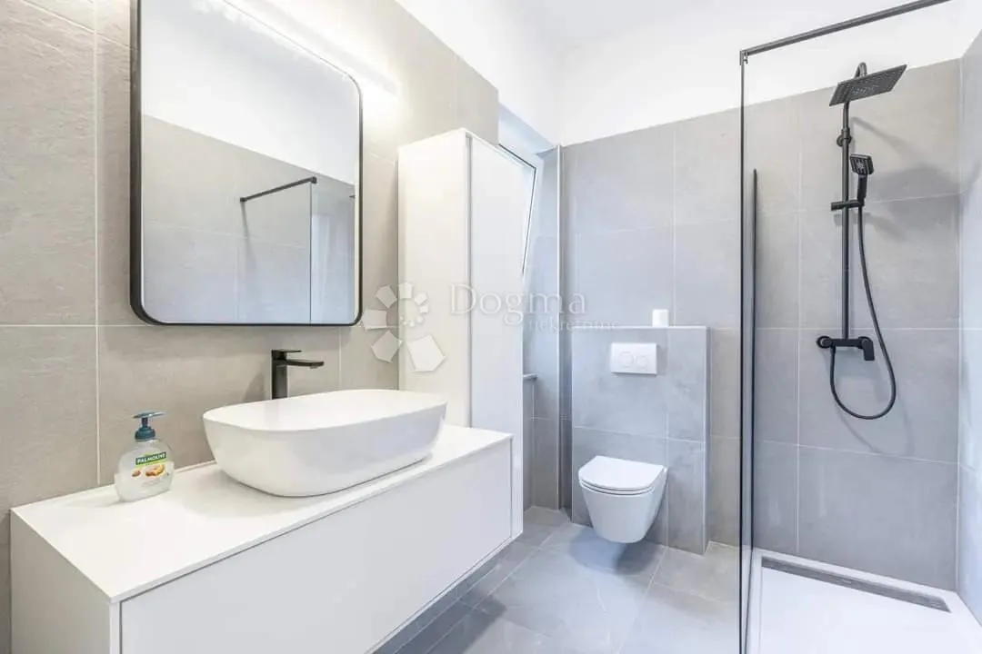 belveder – 3s+db s velikim dnevnim prostorom (32 m²), balkon, projekt adaptacije i nova pvc stolarija uključena - slika 21