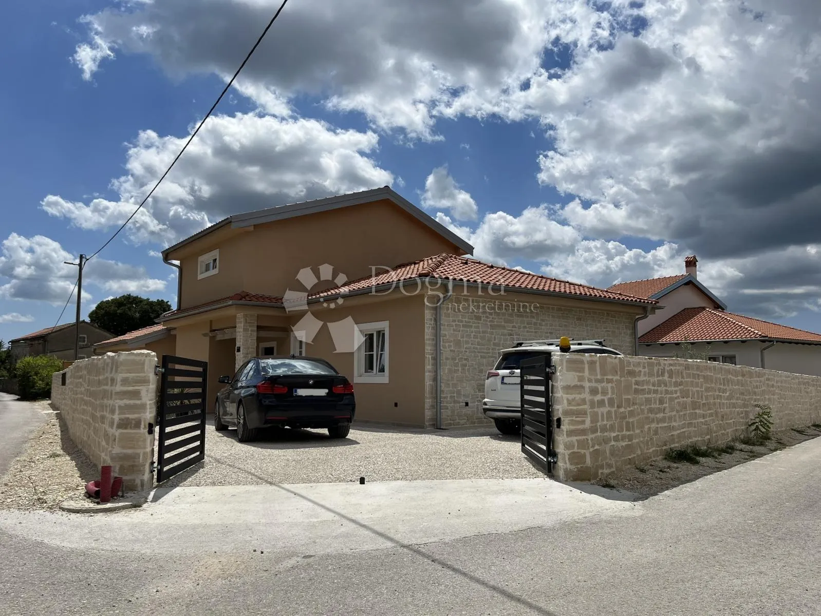 luksuzna vila s bazenom za dugoročni najam - slika 35