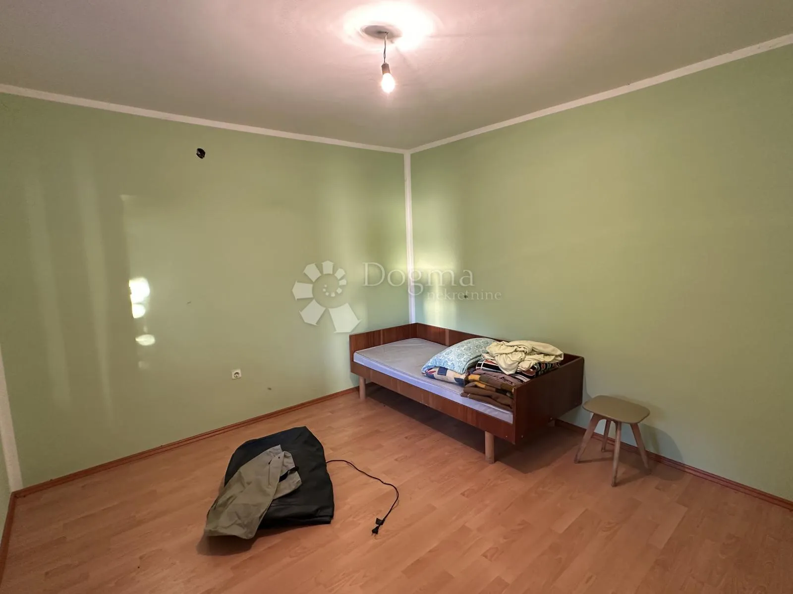 karlobag dvojna kuća - slika 28