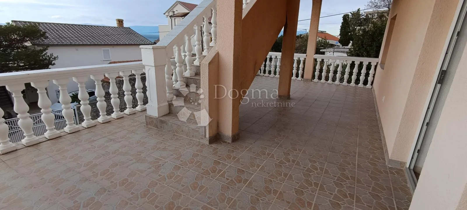 omišalj, kuća sa 9 apartmana - slika 5