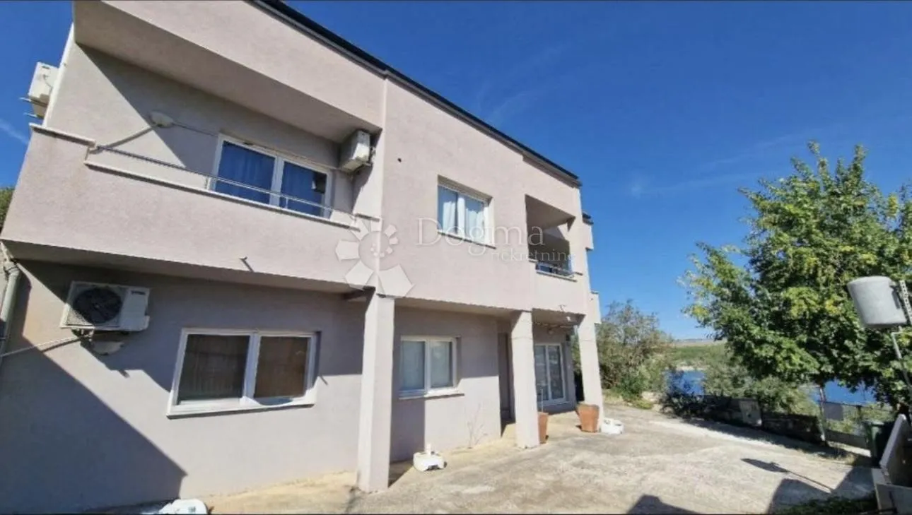 šparadići, kuća s 5 apartmana 50 m od mora! - slika 2