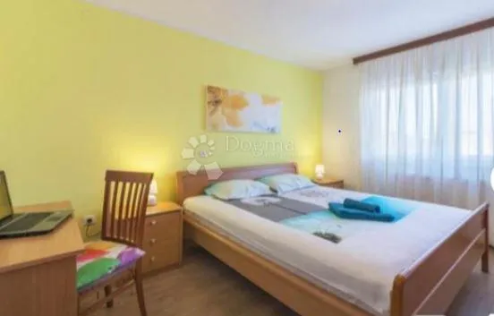 prostran dvosoban stan, 90 m²– pula - slika 9