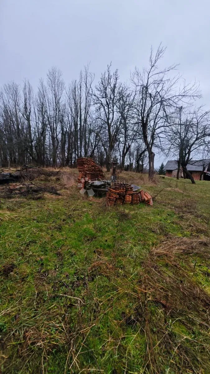 Građevinsko zemljište u centru Generalskog Stola - mirna lokacija uz sve sadržaje - Generalski Stol
