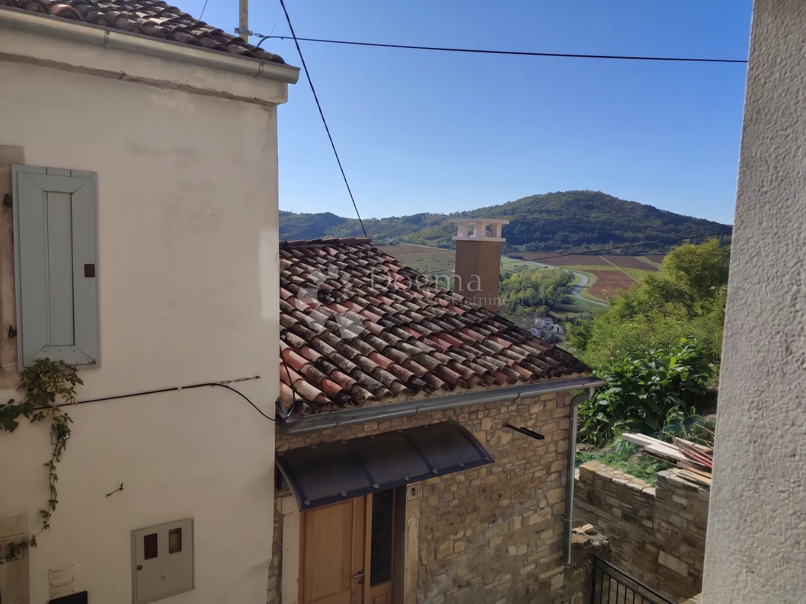 šarmantna autohtona kuća s pogledom na dolinu – 84 m² (visoki roh-bau) - slika 2