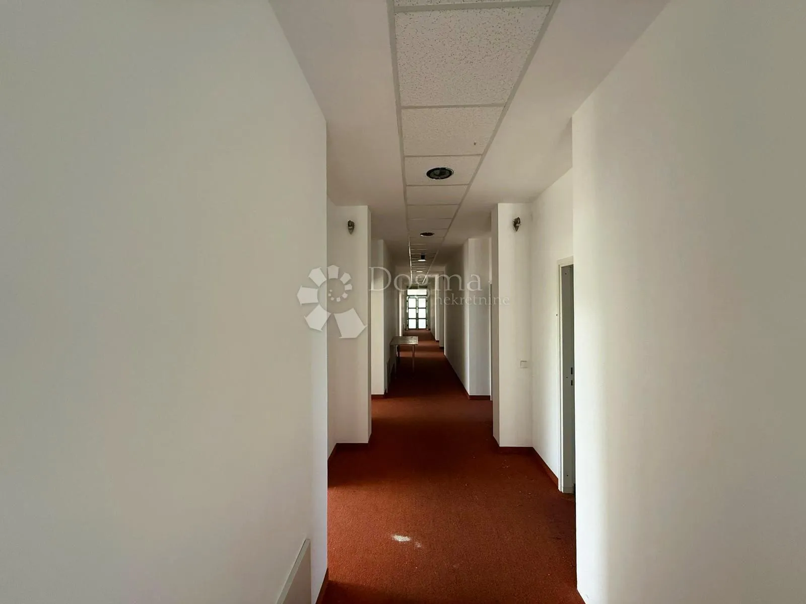 prodaje se motel s poslovnim prostorom - slika 8