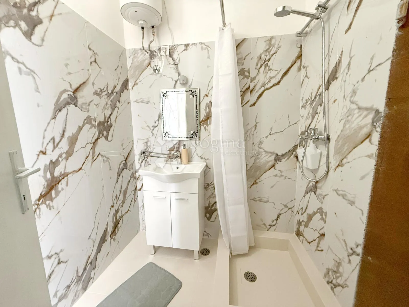 studio apartman u centru medulina - slika 6