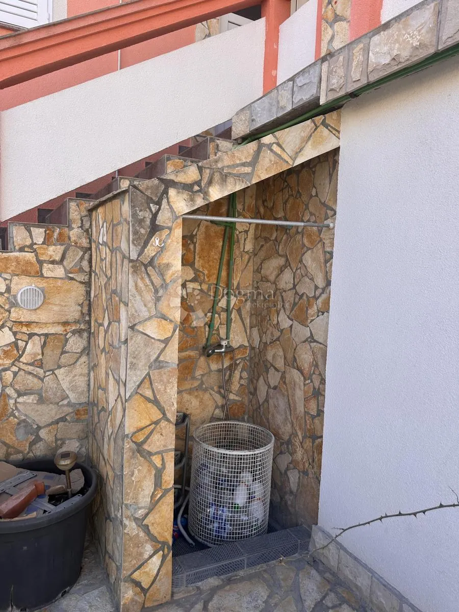 vir kuća sa 8 apartmana uhodana u posao sa turizmom - slika 43