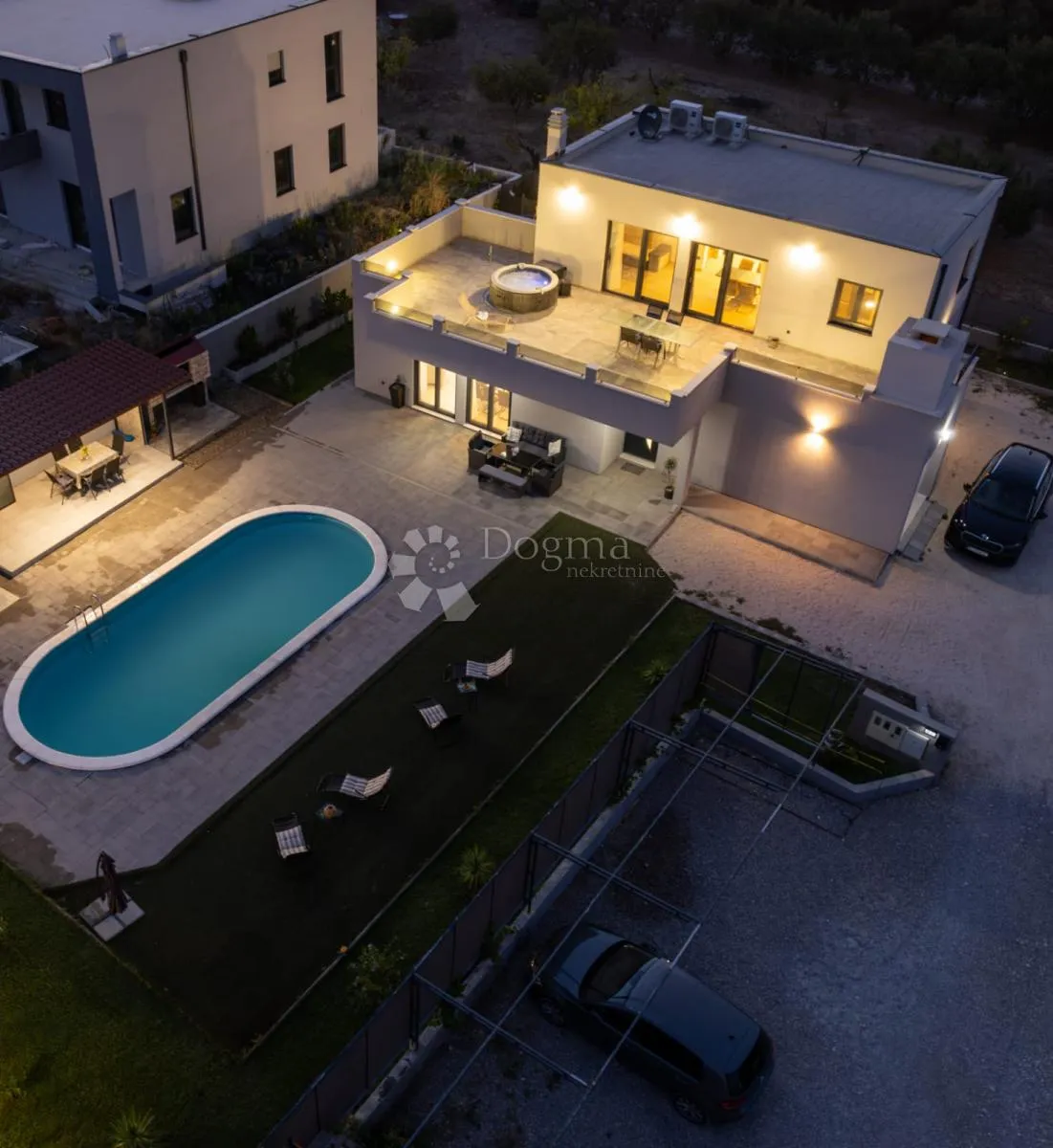villa sa bazenom - slika 24