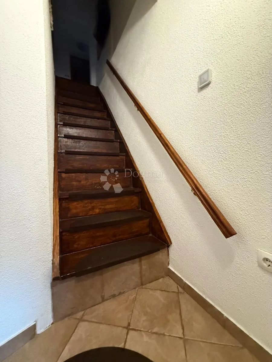 stan na gospićkom korzu s 2 parkinga - slika 17
