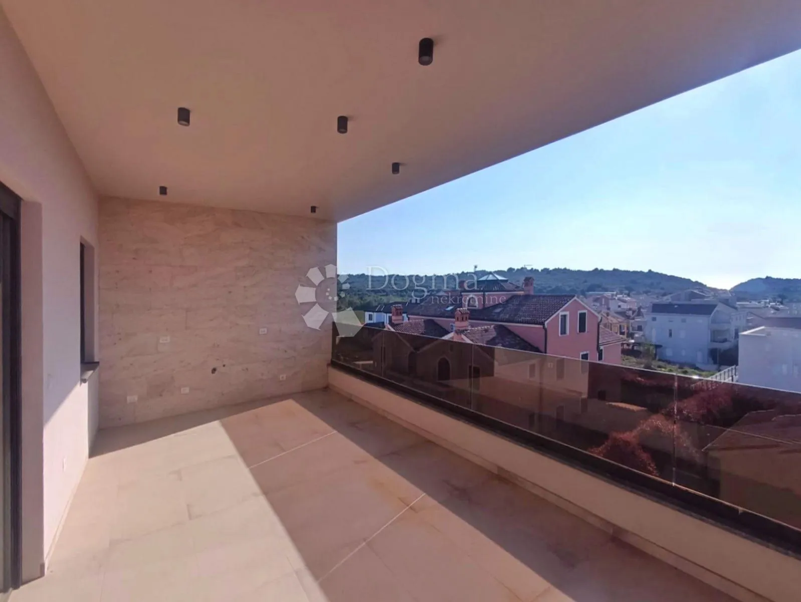 prekrasni penthouse s velikom terasom i pogledom na more! garaža! - slika 2
