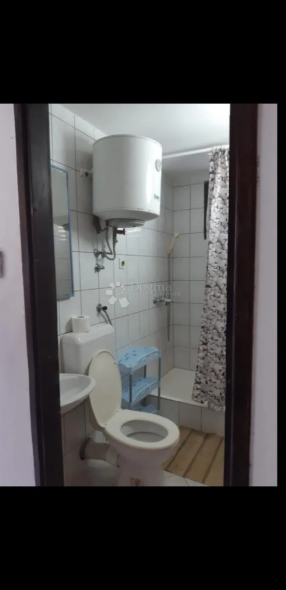 cesarica kuća sa 3 app i garaža - slika 18