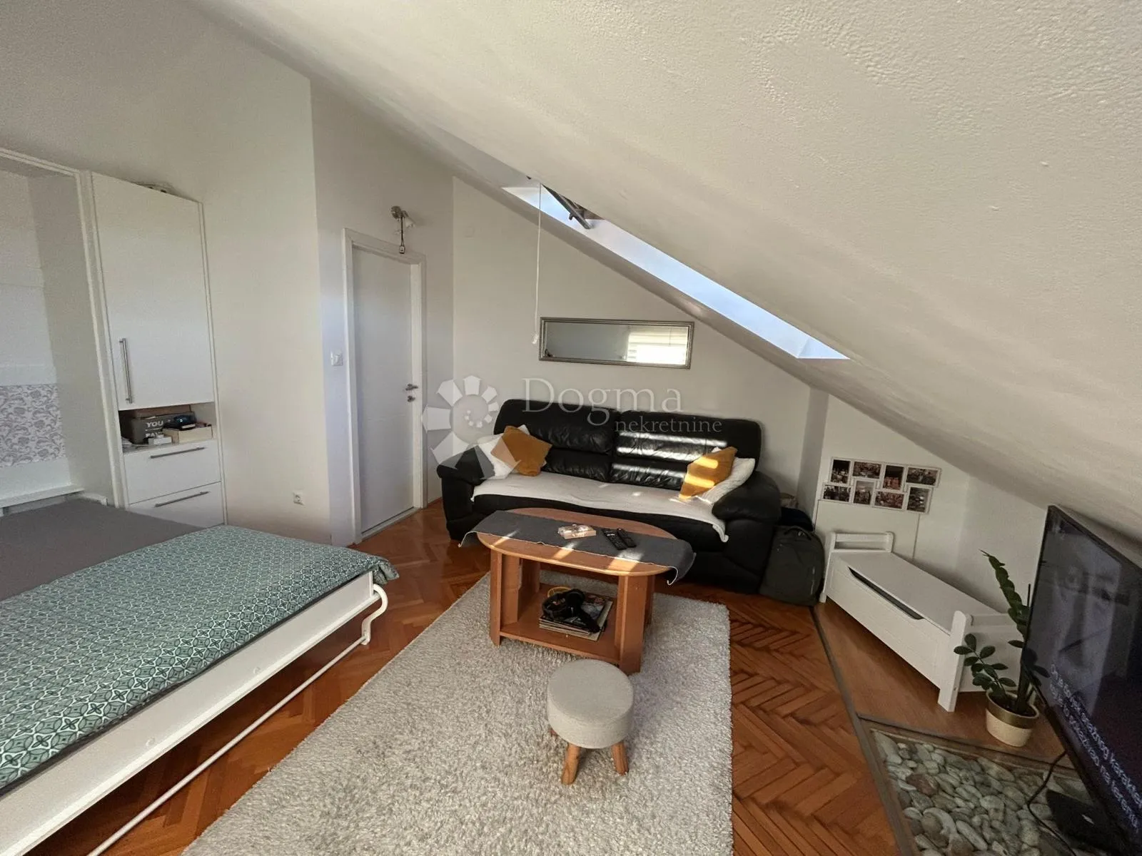 trogir – potkrovlje, 2s stan, parking, odlična lokacija - slika 2