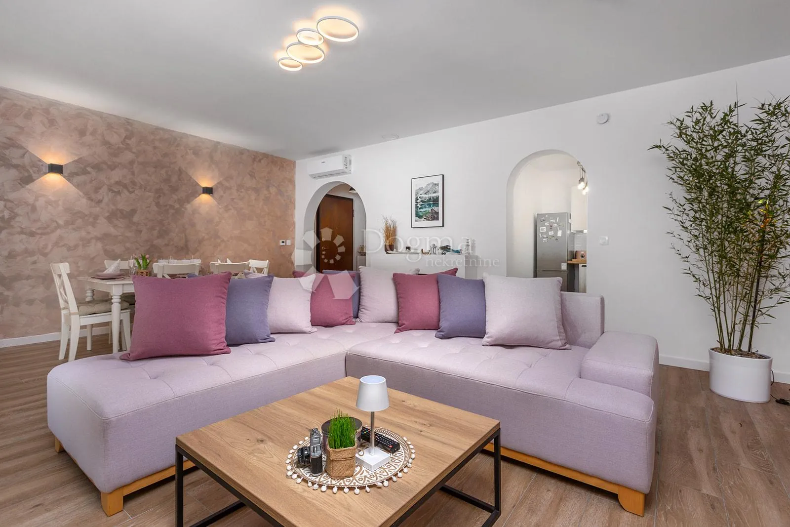 charming stone house with a pool - slika 10
