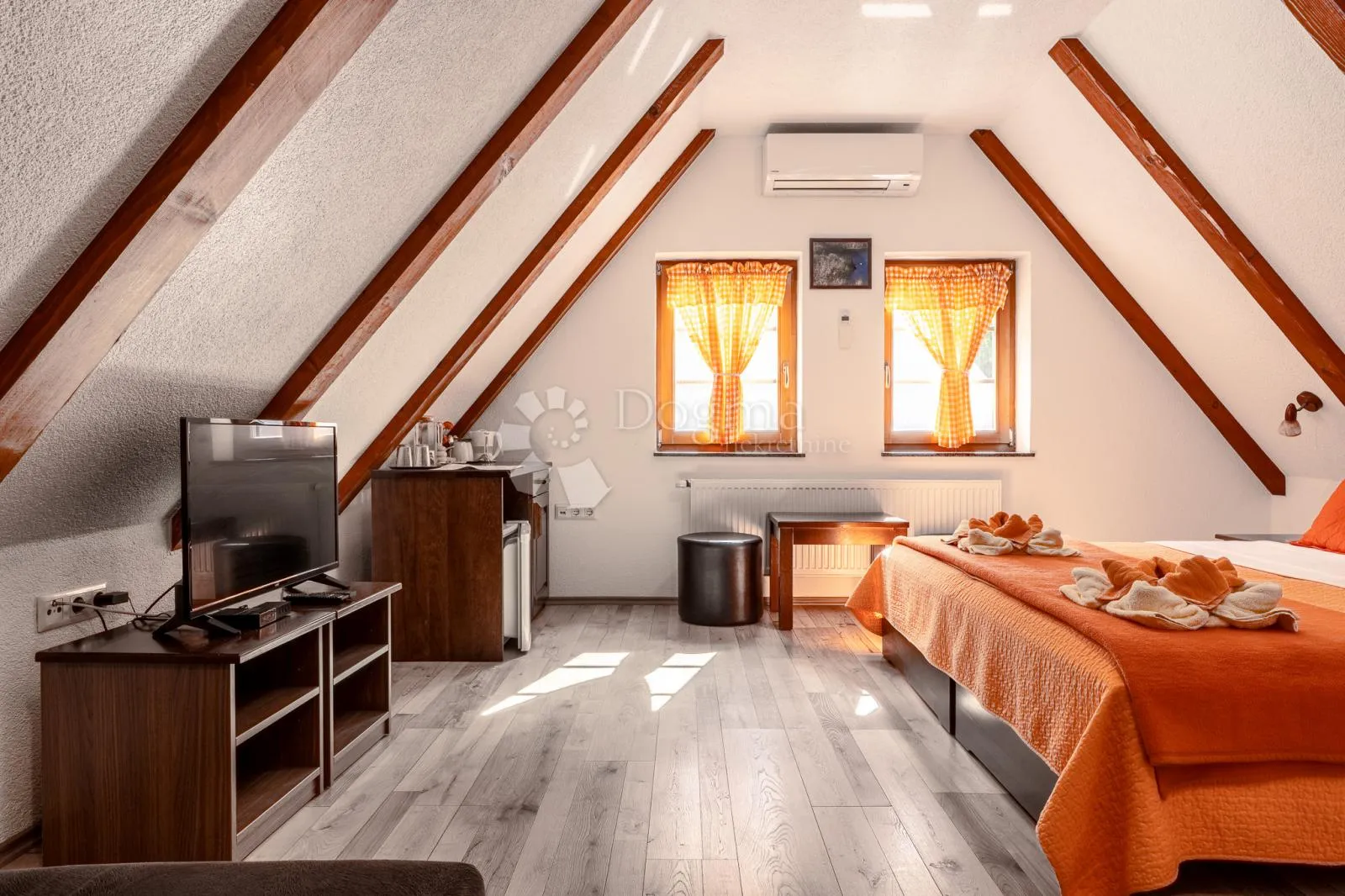 pet jedinstvenih kuća u plitvicama opremljenih za turizam - slika 49