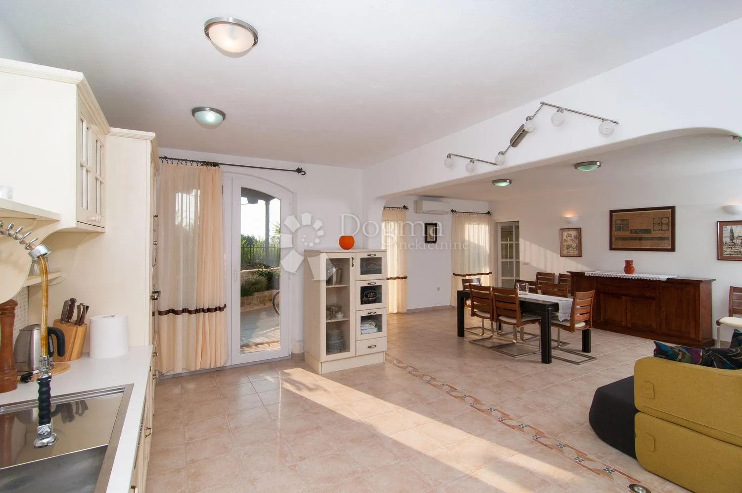 otok brač – mediteranska vila s bazenom i saunom u malom mjestu 900 m do mora - slika 22