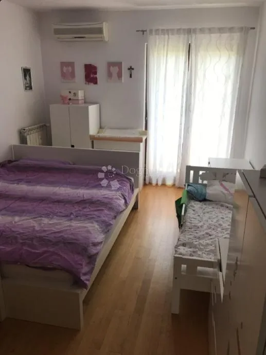 2-soban stan s balkonom, kruge – odlična lokacija - slika 11