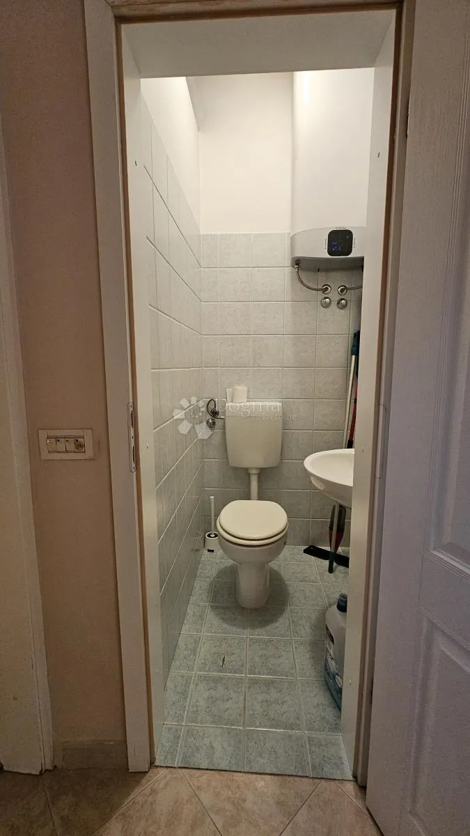samostojeća kuća sa dva stana i pogledom na more - slika 6