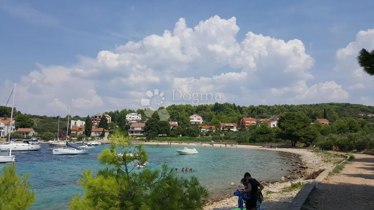 otok prvić - veća kuća nadomak plaže i mora - slika 5