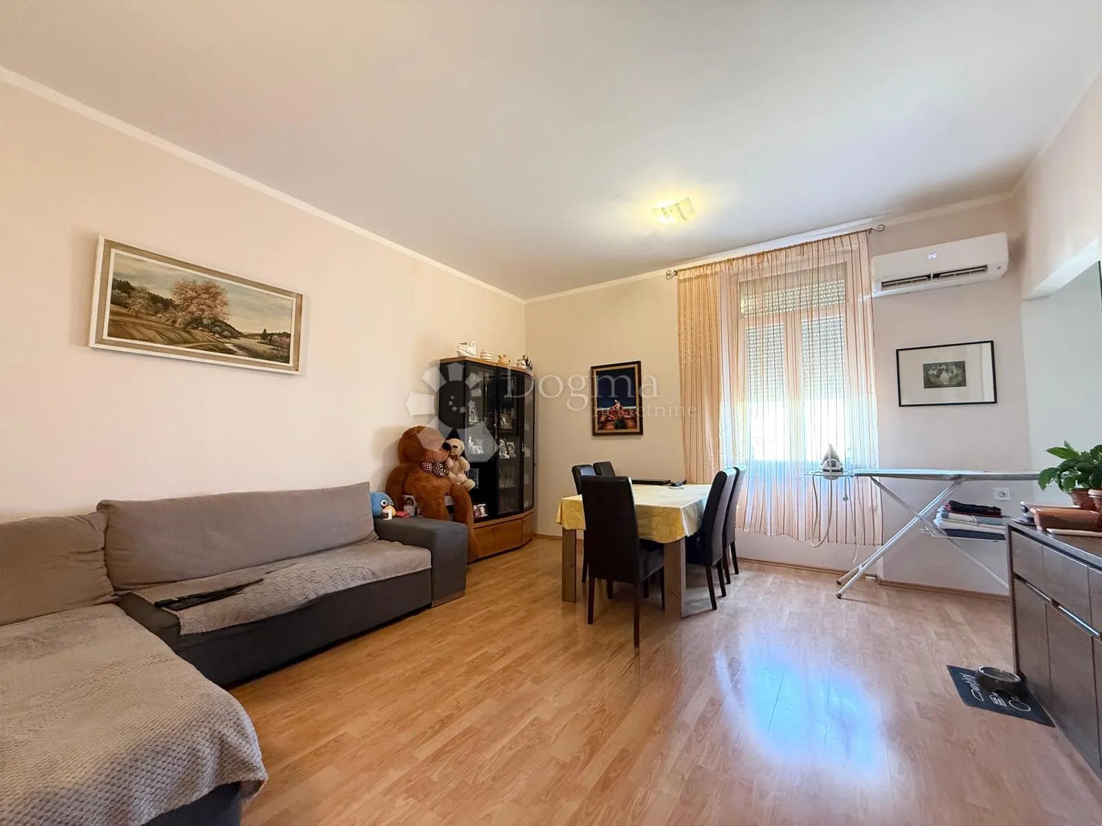 prostran i uređen stan 100,56 m² u austrougarskoj vili - slika 1