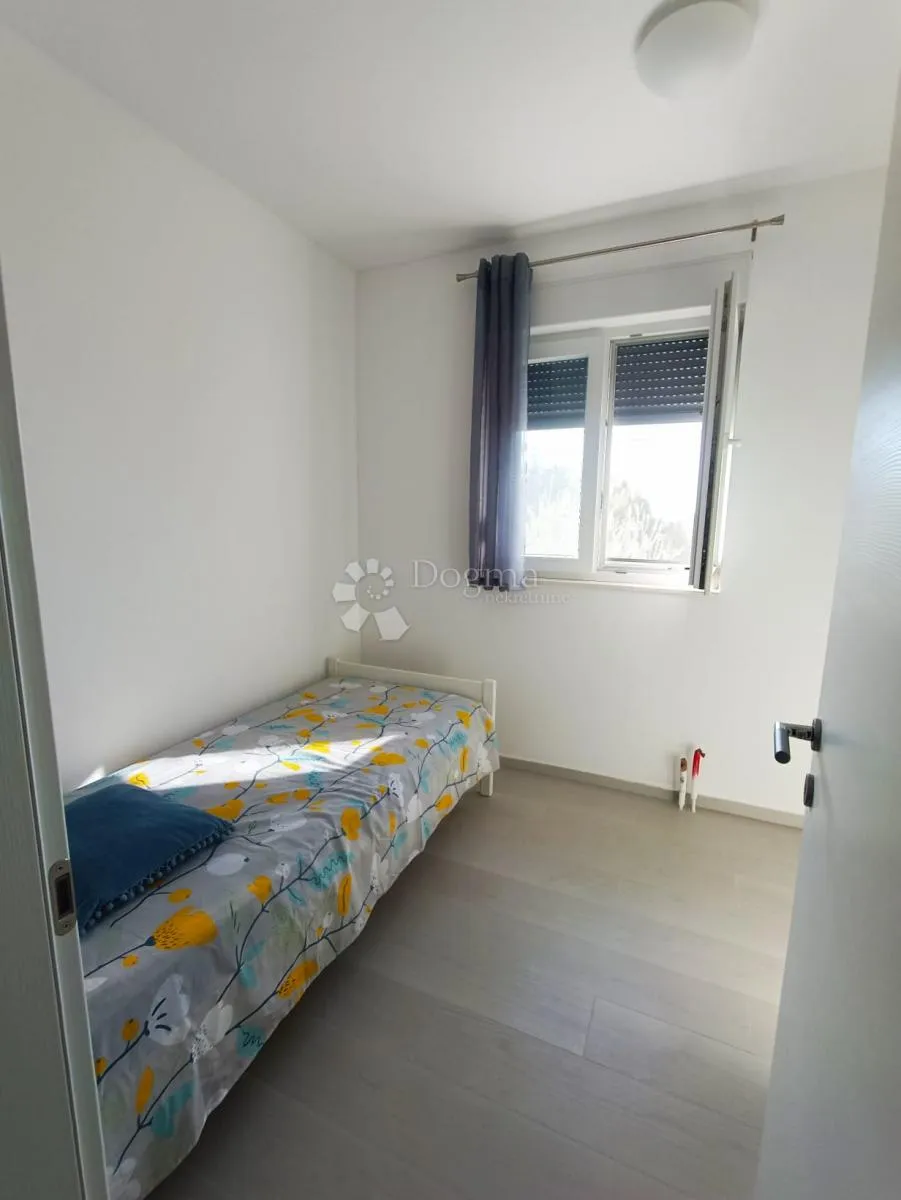 novoizgrađena kuća, gornja podstrana - slika 15