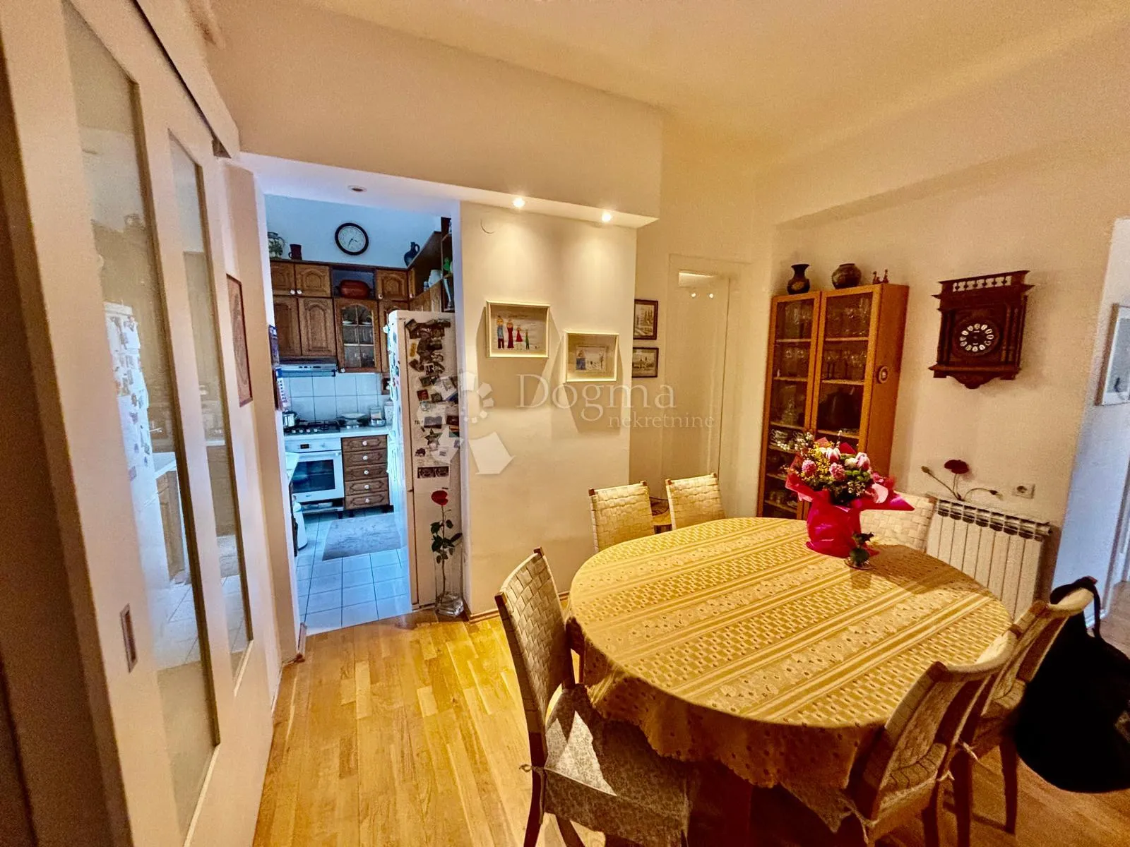 stan na trgu petra krešimira iv – 2 balkona - slika 3