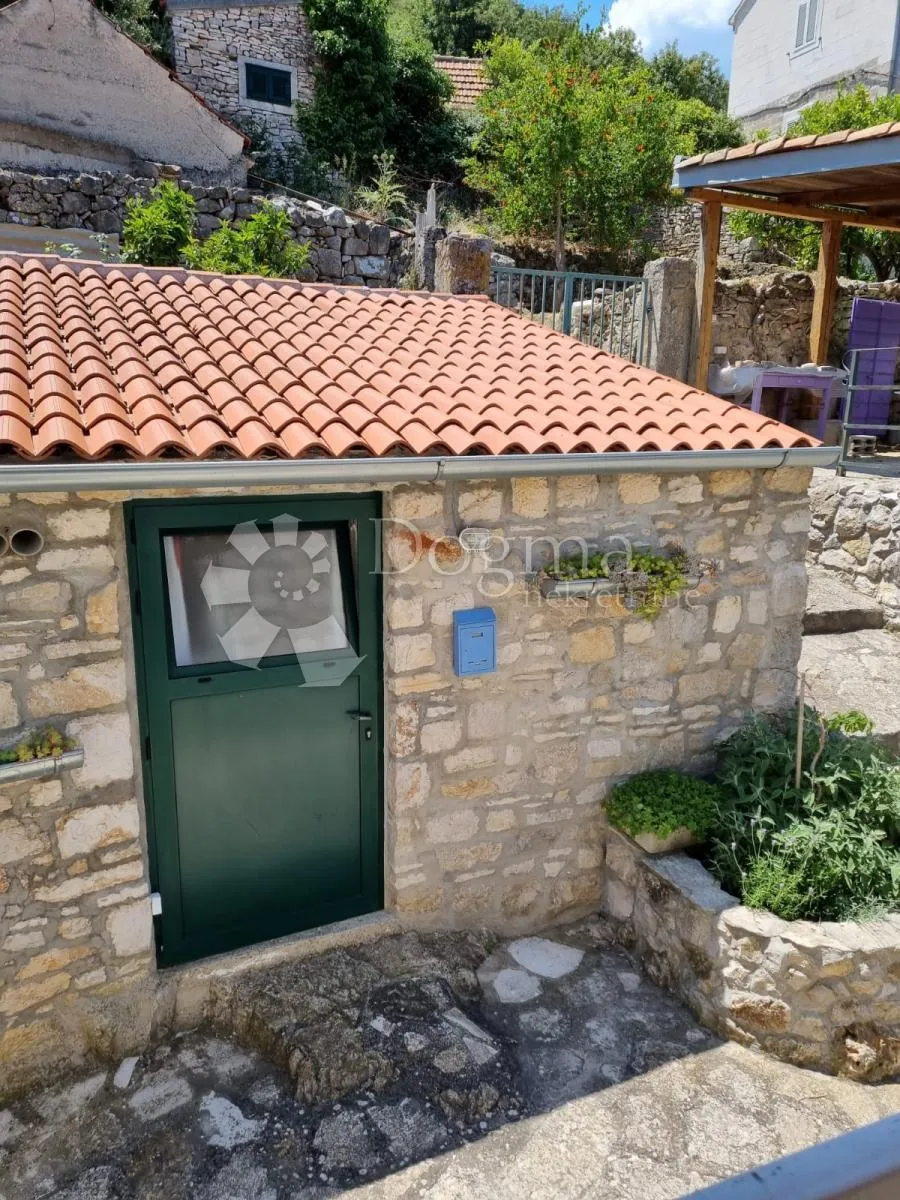 unikatna kamena kuća na otoku visu - slika 17