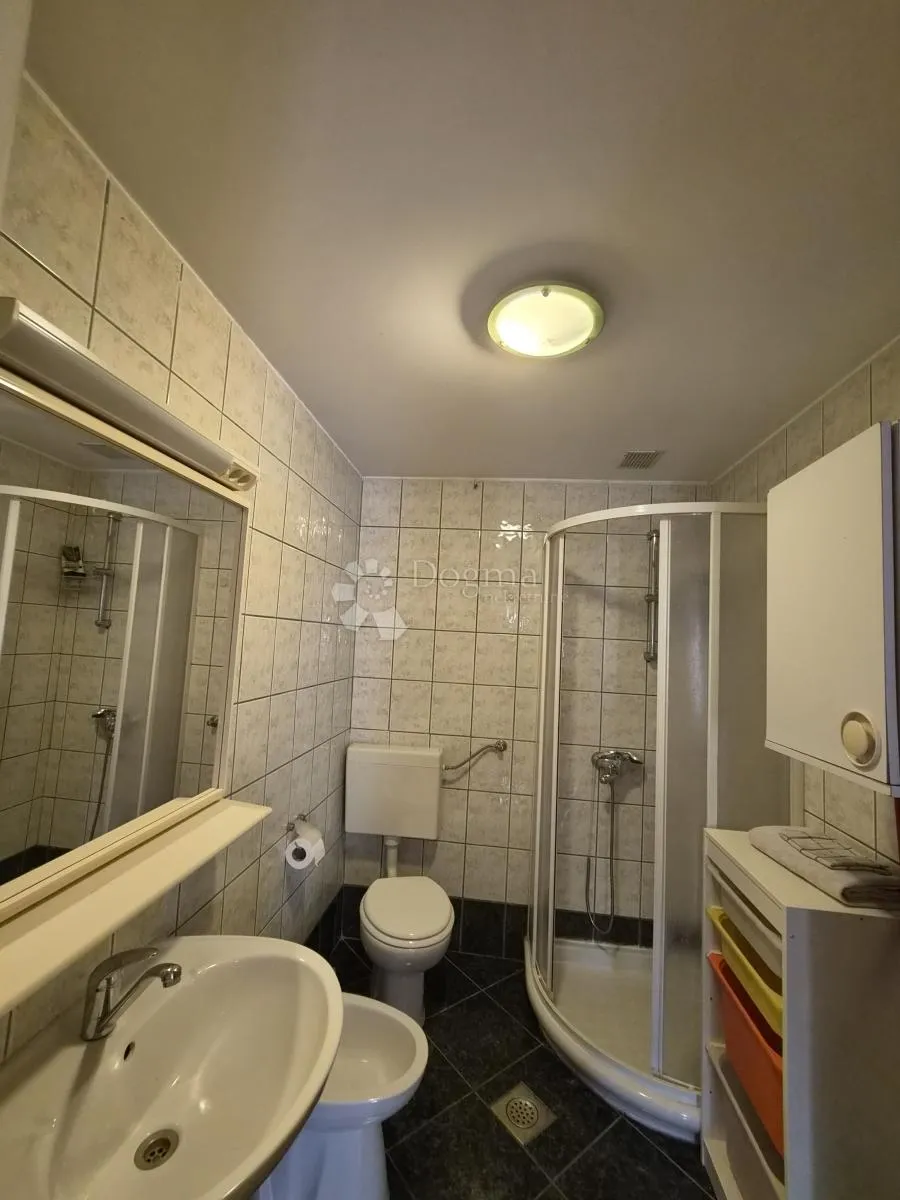 samostojeća kuća, 405m2, roč - slika 11
