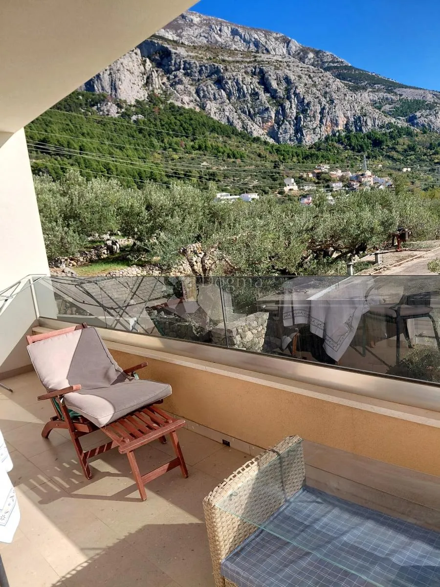 dvosoban stan makarska - slika 14