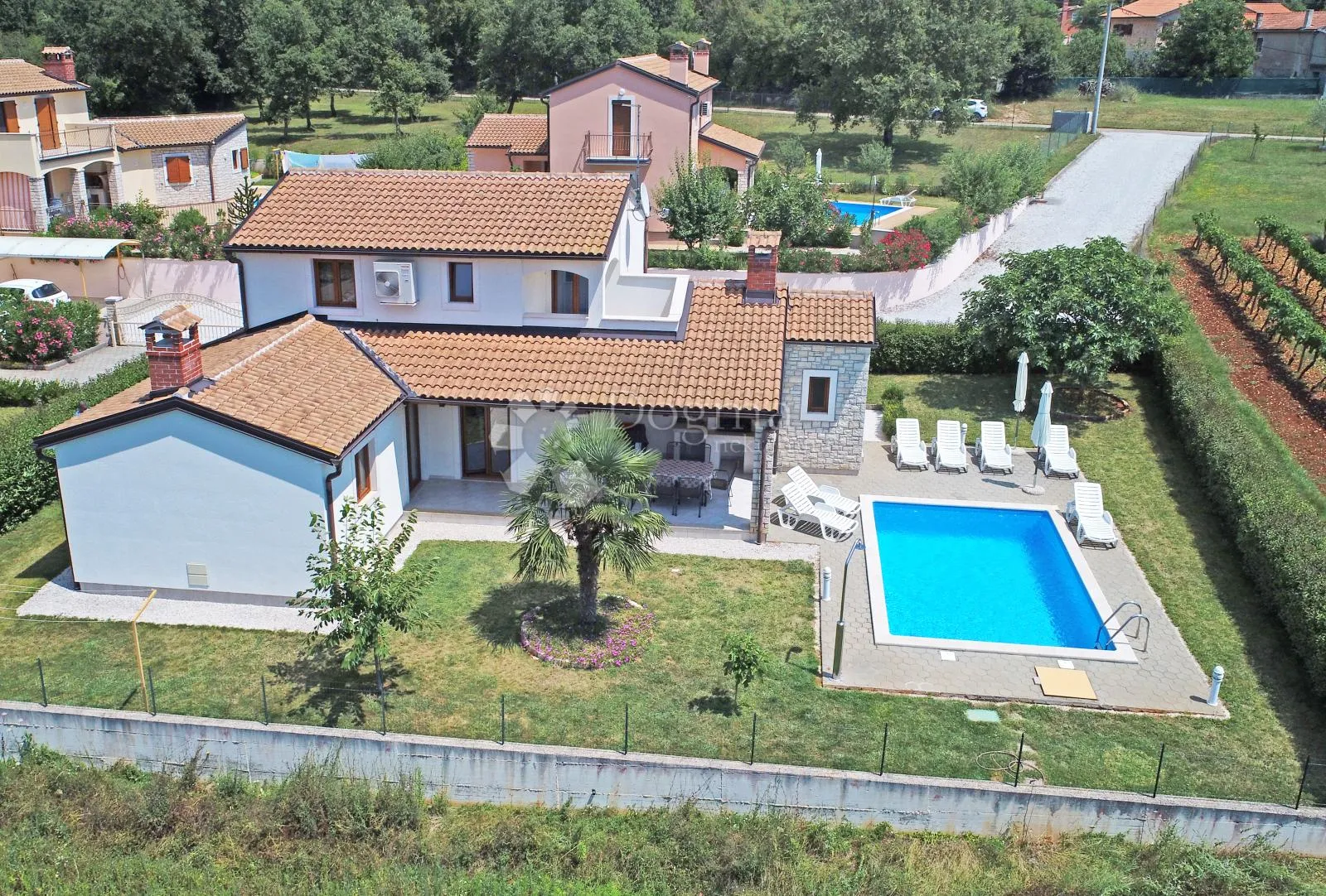 prekrasna kuća s bazenom u okolici poreča i 3 spavaće sobe - slika 23