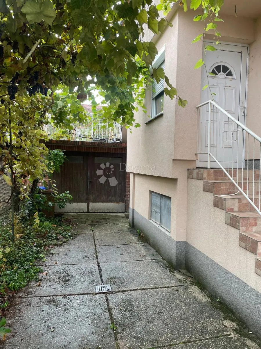 obiteljski dom s dvorištem i garažom – kustošija - slika 2