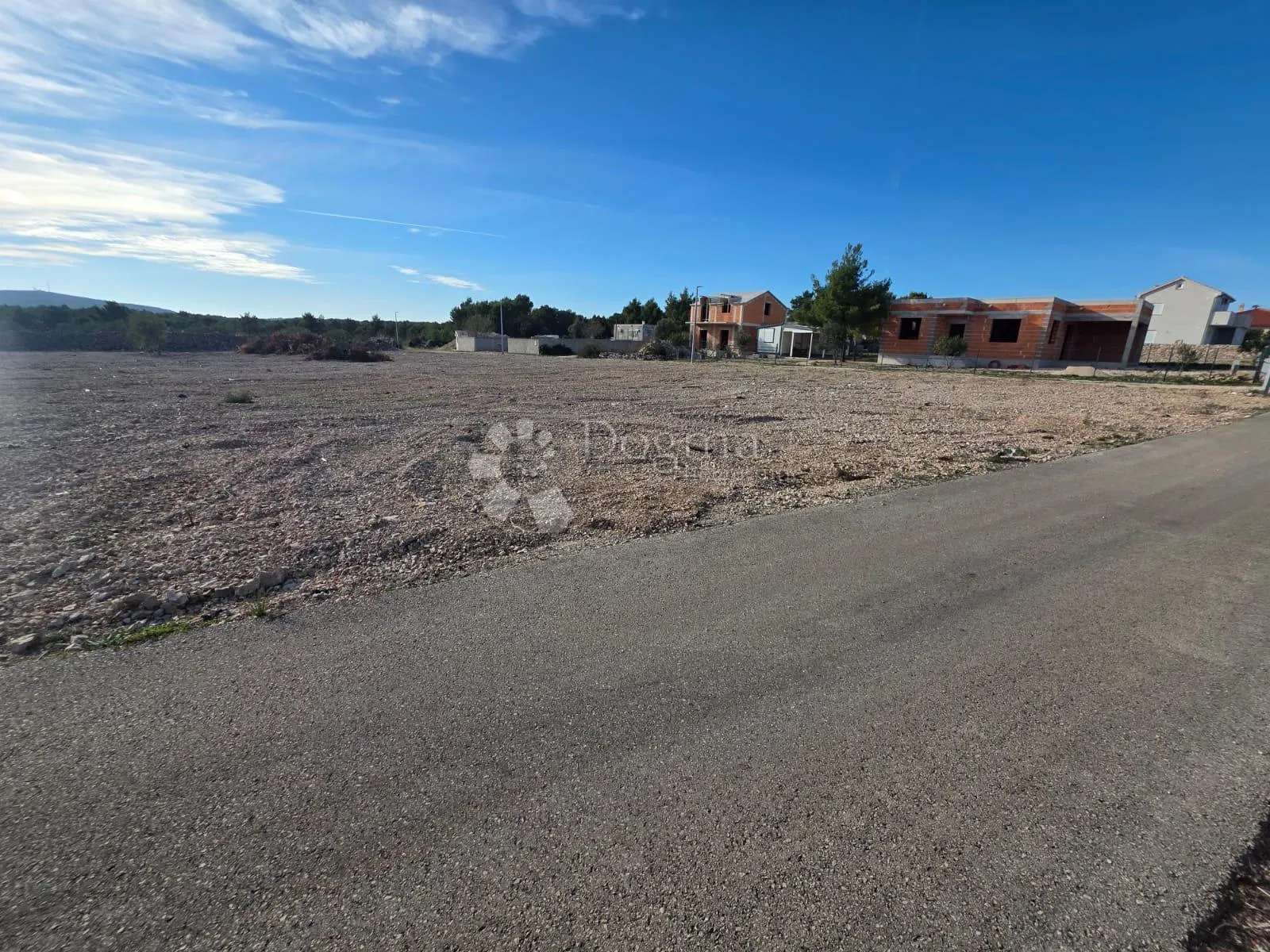 pirovac- građevinsko zemljište 1200m2 - slika 3