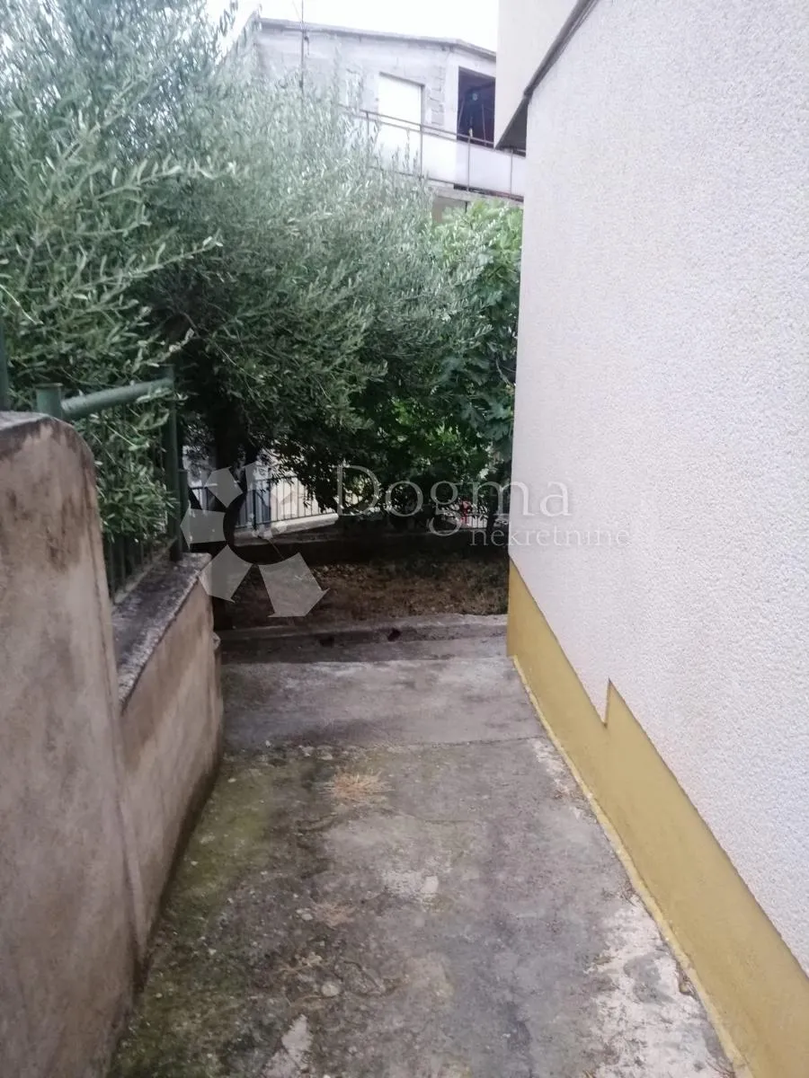 šibenik, stan u centru sa pogledom na more - slika 9