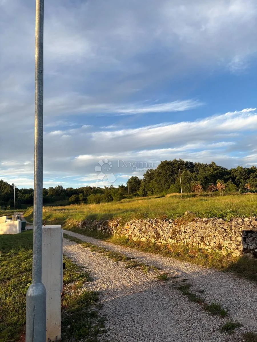 Građevinsko zemljište u okolici Žminja - Gržini, Žminj