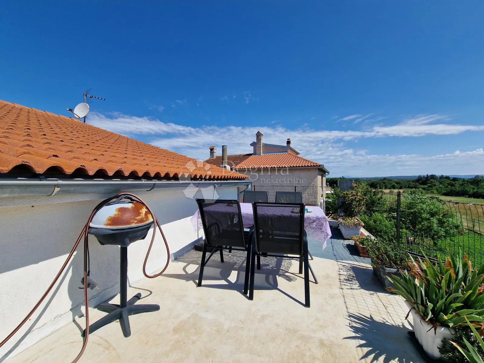 prostran unikatan stan 132 m2 s vrtom 62 m2 – šišan, istra - slika 30