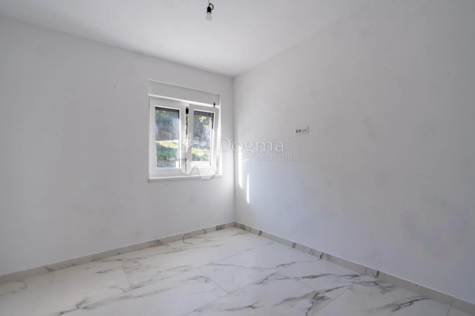 apartman u novogradni - prizemlje s okućnicom - čižići - slika 11