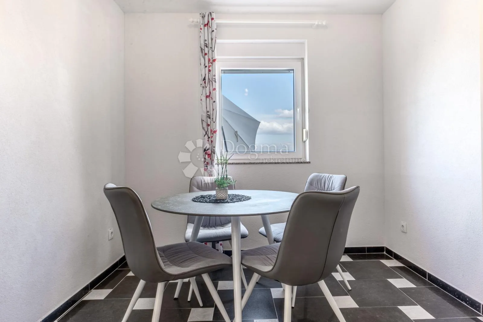 klimno, apartman na samo 250m od mora s okućnicom - slika 5