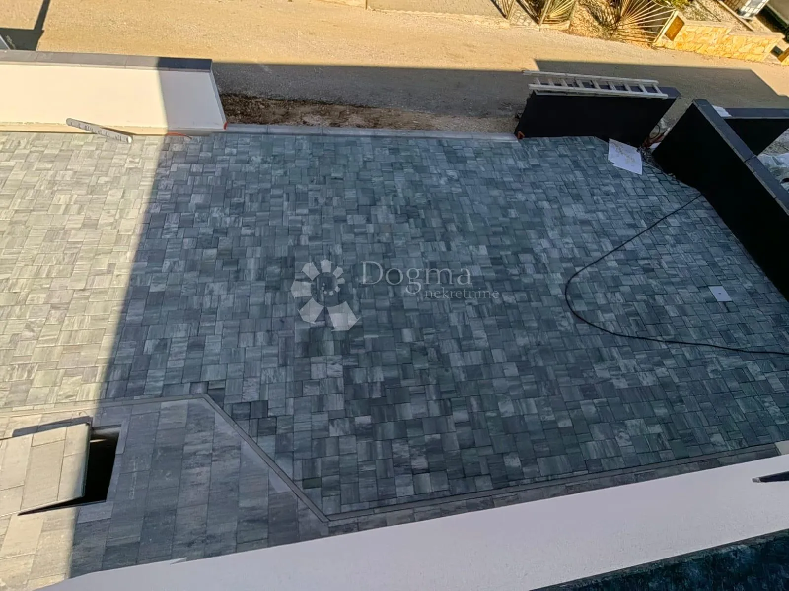 prodaje se kuća sa bazenom na otoku viru - slika 4