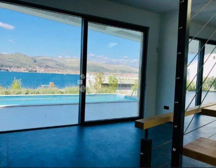 moderna vila sa bazenom,drugi red od mora iii - slika 7
