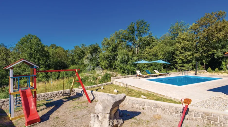 odlična kuća za investiciju i život - slika 36