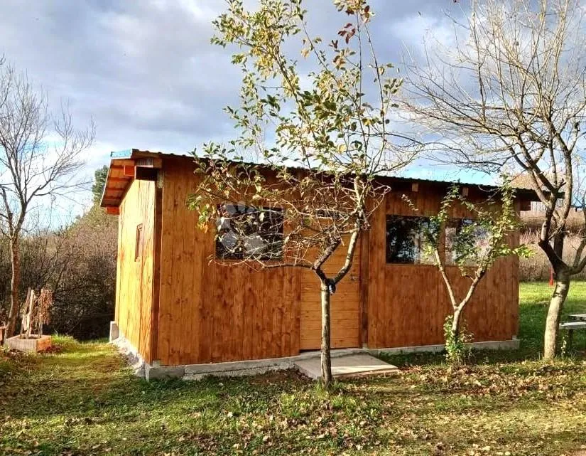 Poljoprivredno zemljište sa kamp kućicom - Tounj