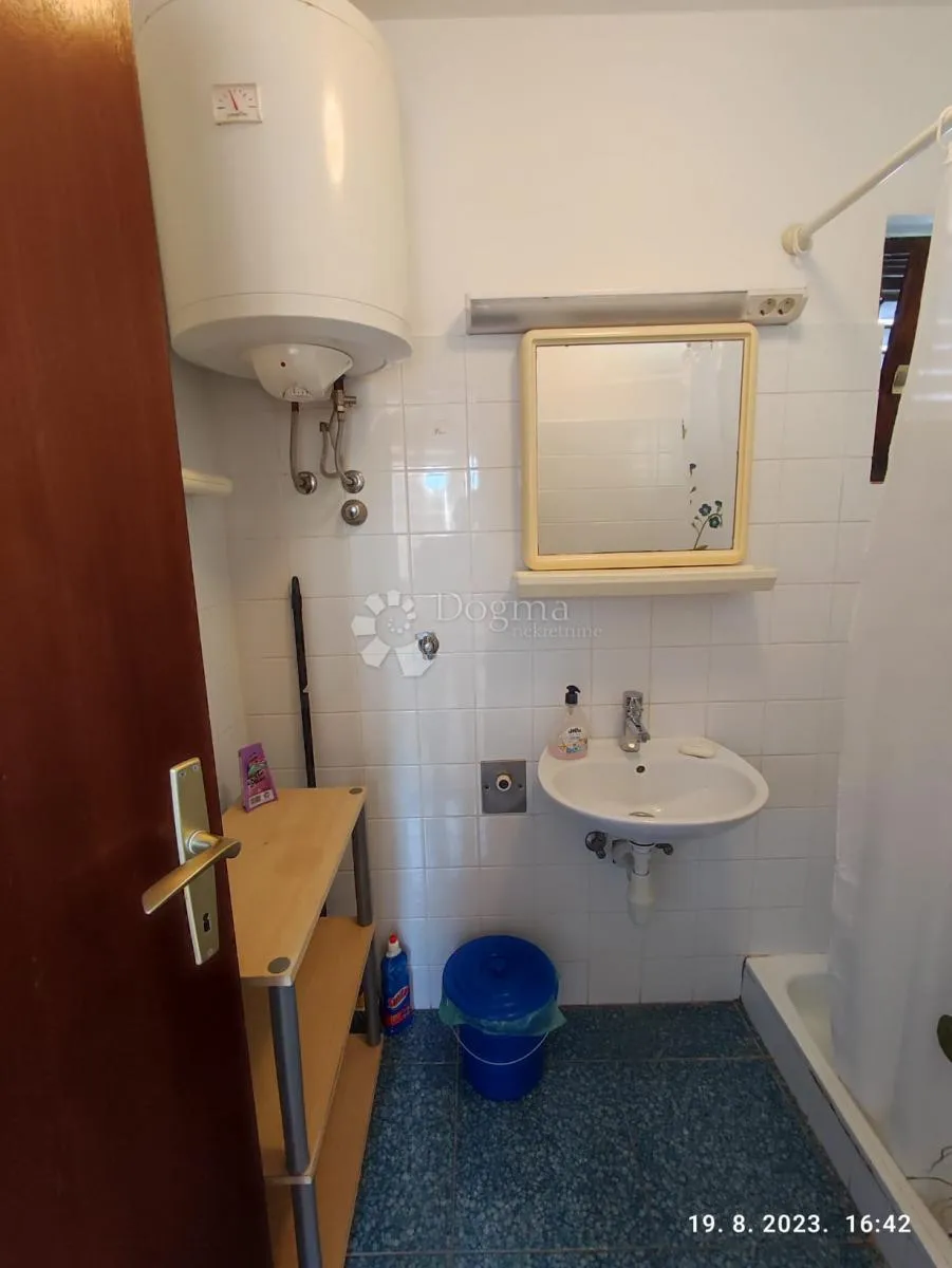 objekt sa tri zasebna apartmana, tražena lokacija kraj mora - slika 21