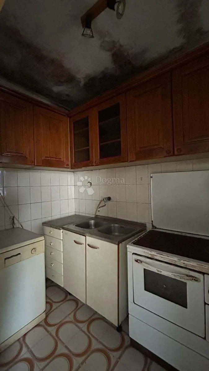 kuća za renovaciju s terasom s koje nećete željeti otići! - slika 12