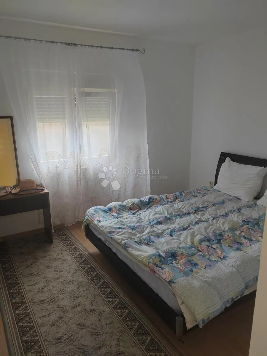 gračac kuća za odmor ili dom sređena s velikom okučnicom - slika 13