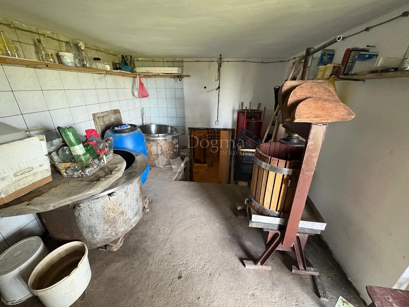 oaza mira i privatnosti – vikendica s vinogradom i 3.797 m² okućnice - slika 17