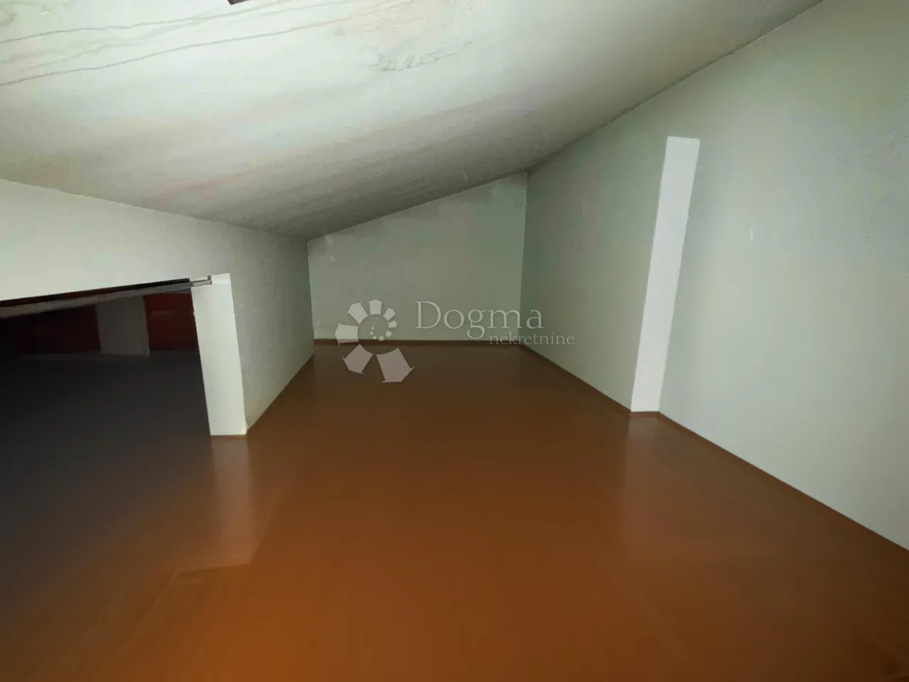 prilika! prostrani stan u puli 113 m2 - slika 5