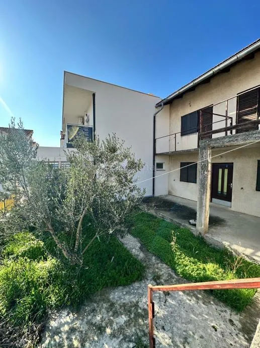 kuća na atraktivnoj lokaciji - slika 4