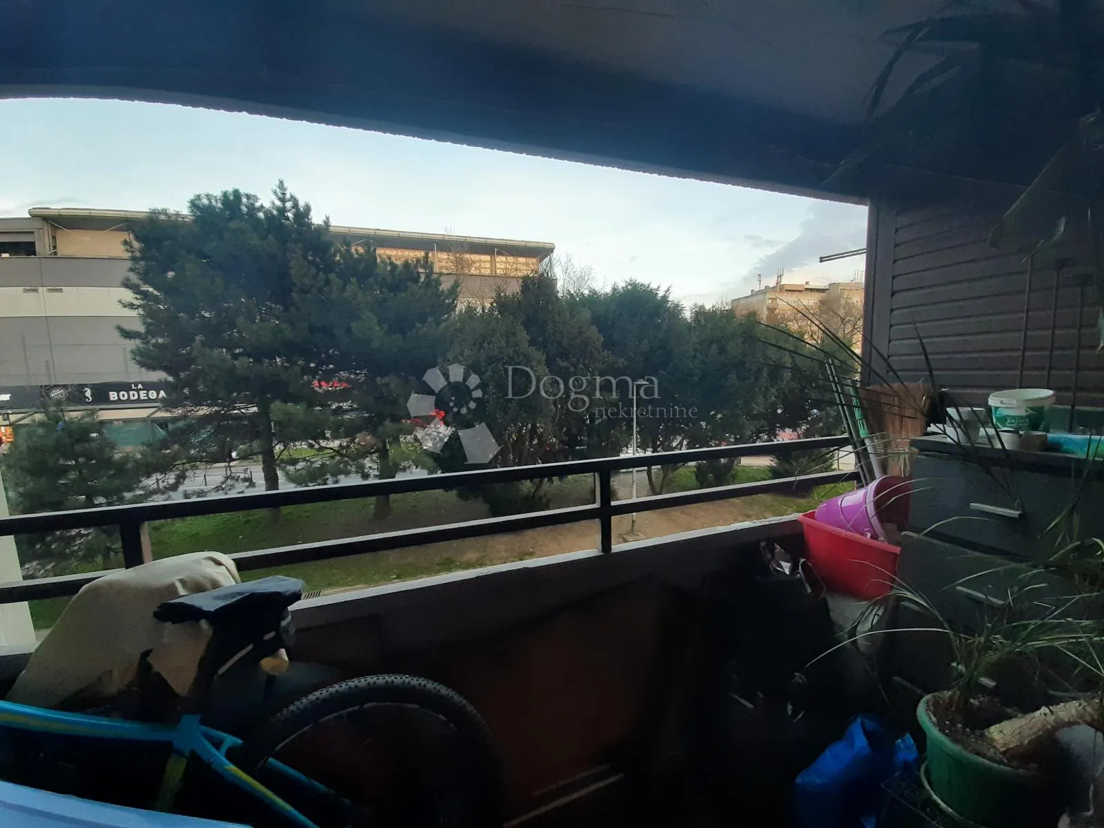 top lokacija prečko – komforan 3-soban stan s lođom 85 m² - slika 9